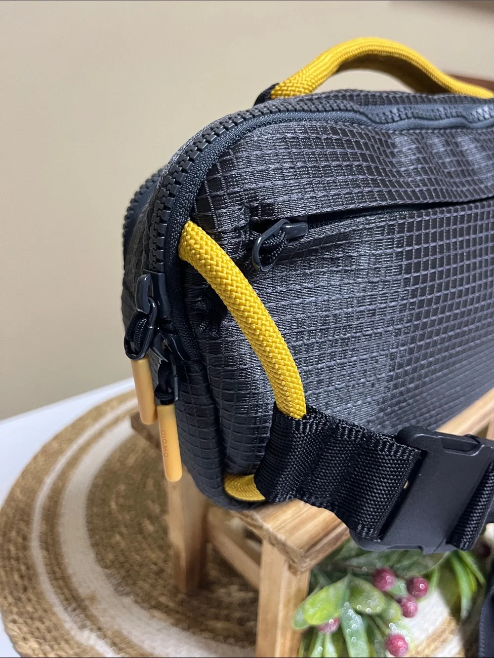 Men’s Awala Crossbody The All-Day Messenger Bag